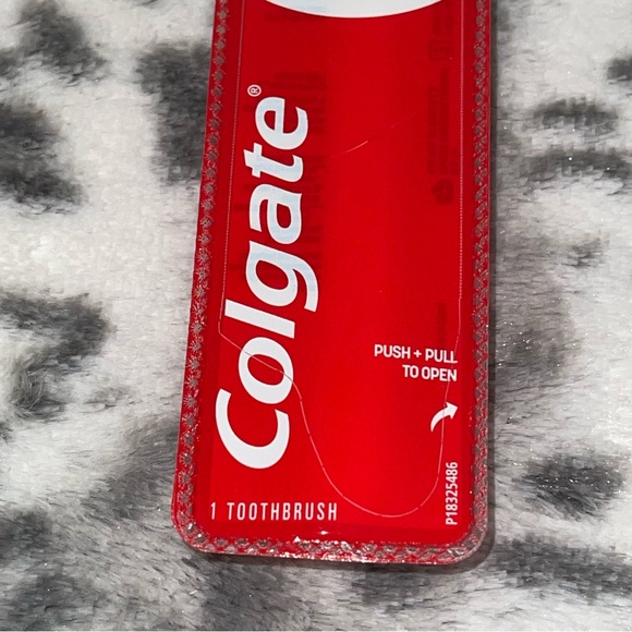 Colgate Total Toothbrush - Picture 4 of 6